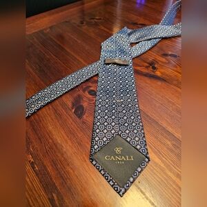 Canali mens 100% silk tie‎ in like new condition.